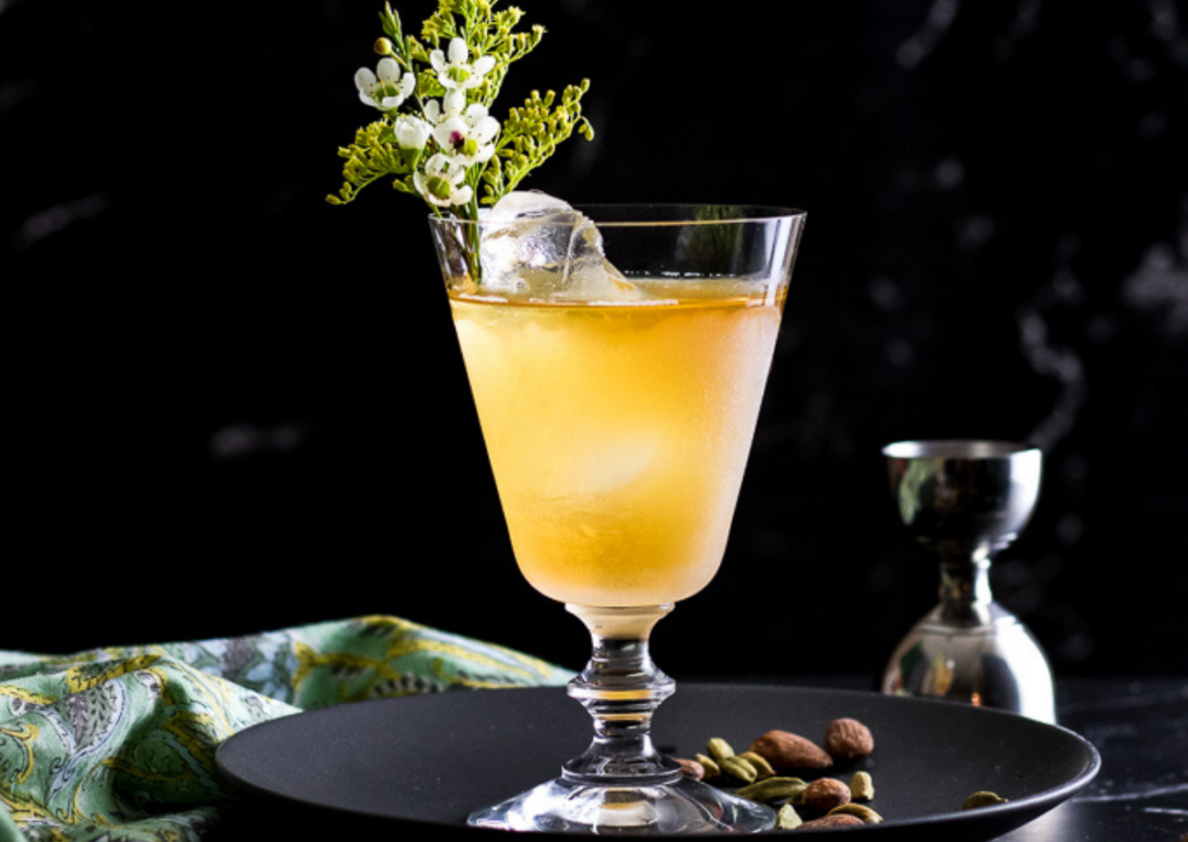 Cocktails & Interiors: Amaretto Cardamom Cocktail