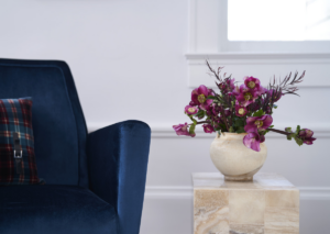 rterior-studio-sanata-monica-ca-speakeasy-inspired-foyer-blue-velvet-seating-and-purple-flowers